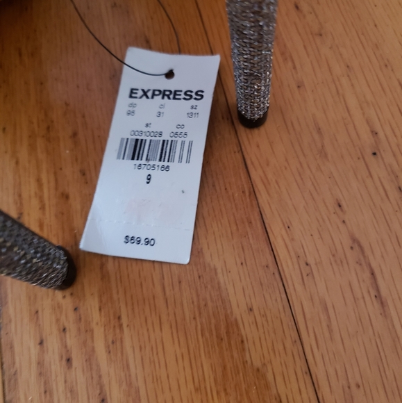 NWTs express metallic silver d'orsay pumps - Picture 8 of 8